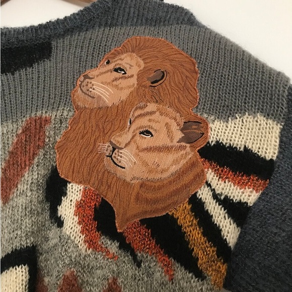 Vintage Lion Appliqué Padded Shoulder Acrylic Knit Sweater, Size Medium, Lion - Picture 3 of 6